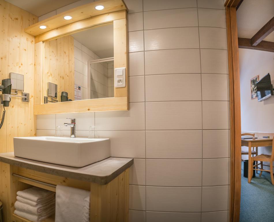 Logis Hotel Le Vetine Ле-Вальтен Екстер'єр фото