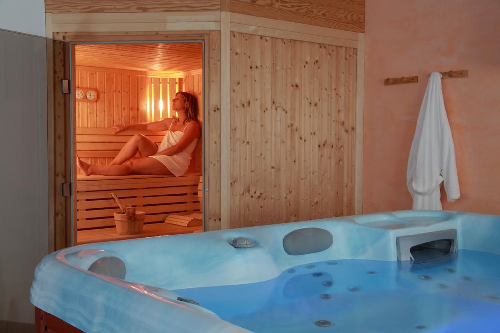 Logis Hotel Le Vetine Ле-Вальтен Екстер'єр фото
